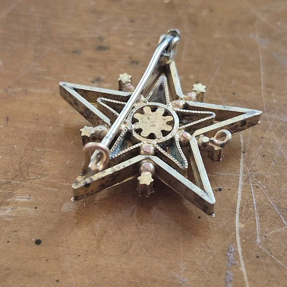 Antique Star Brooch With Purple Rhinestone - Picture 2 of 4